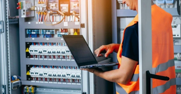 ¿Qué es un PLC y como funciona en 2026